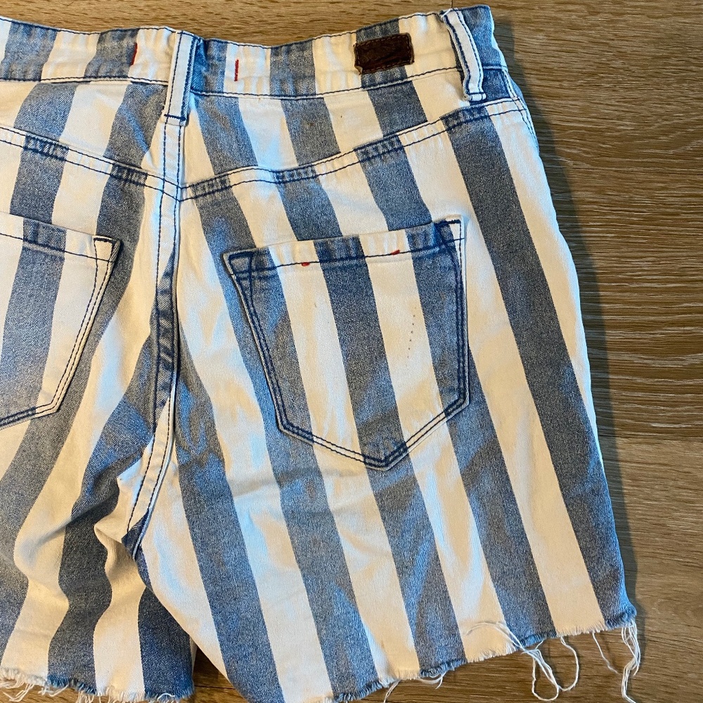BDG Urban Outfitters vintage blue & white striped denim short